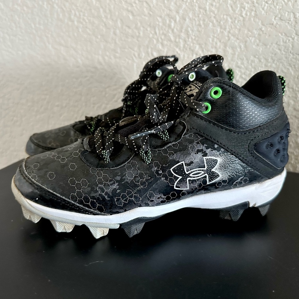 Under Armour Kids' Black and Green Baseball Cleats